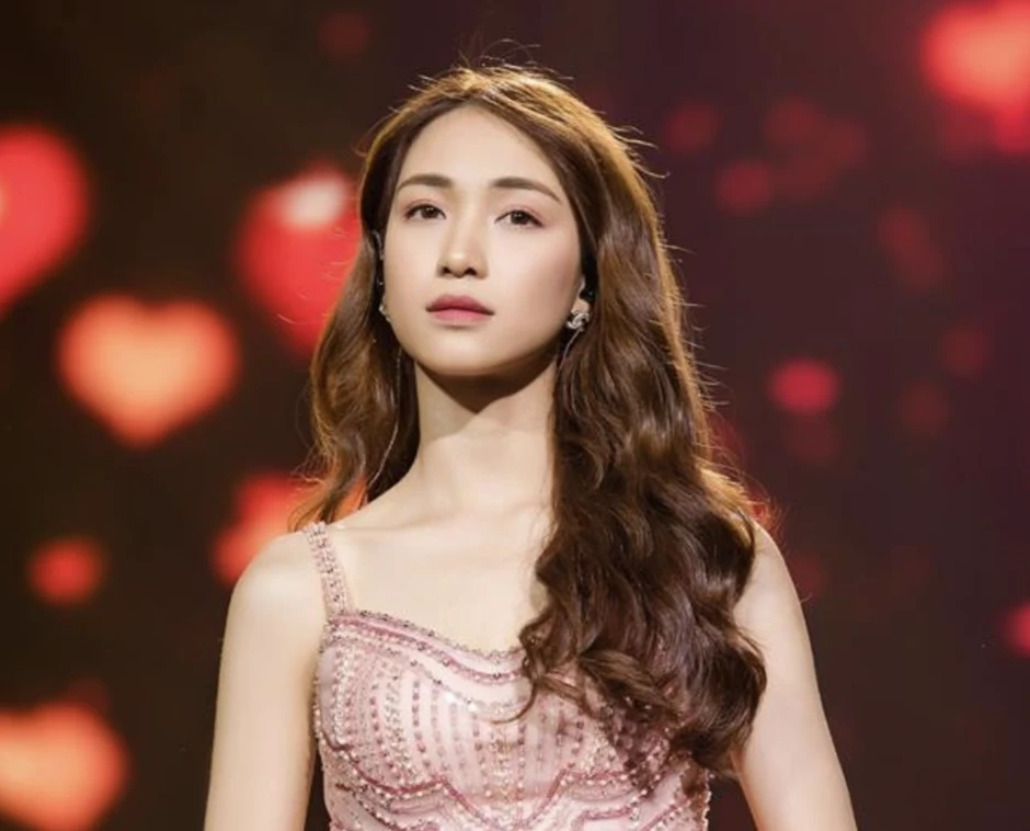 Hoà Minzy phát thông báo khẩn