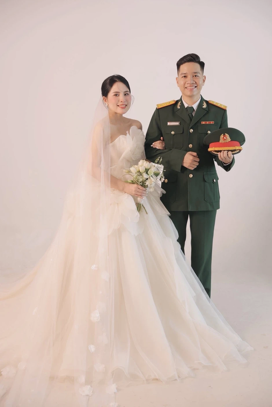 Hòa Minzy - Thăng Văn Cương và 2 cặp đôi nên duyên từ 'Sao nhập ngũ' Hòa Minzy - Thăng Văn Cương và 2 cặp đôi nên duyên từ 'Sao nhập ngũ'