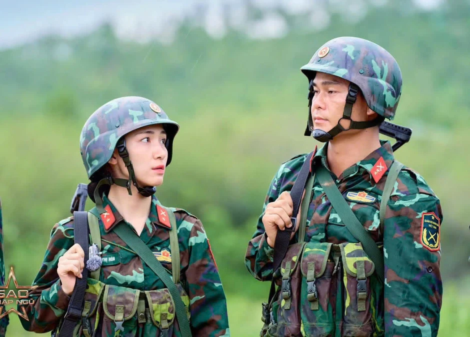 Hòa Minzy và chồng Đại úy tụ họp giản dị bên bạn bè, Erik - Đức Phúc góp mặt Hòa Minzy và chồng Đại úy tụ họp giản dị bên bạn bè, Erik - Đức Phúc góp mặt