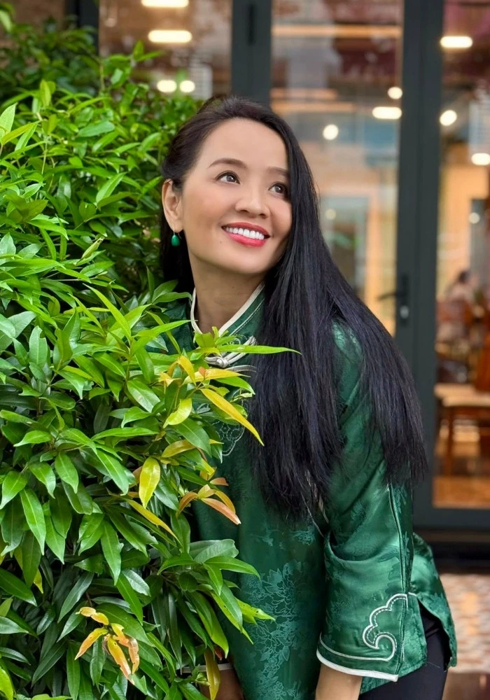 Hoài An 'Người đẹp Tây Đô' tuổi 52 nặng gánh, chưa yêu dù nhiều người theo đuổi Hoài An 'Người đẹp Tây Đô' tuổi 52 nặng gánh, chưa yêu dù nhiều người theo đuổi