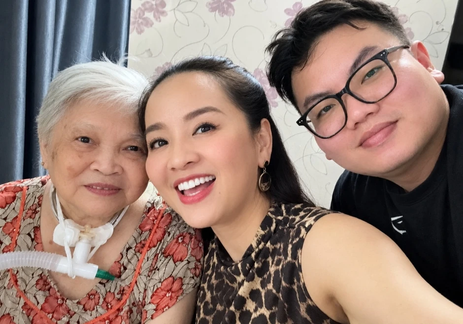Hoài An 'Người đẹp Tây Đô' tuổi 52 nặng gánh, chưa yêu dù nhiều người theo đuổi Hoài An 'Người đẹp Tây Đô' tuổi 52 nặng gánh, chưa yêu dù nhiều người theo đuổi