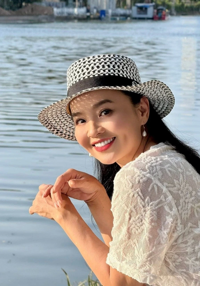 Hoài An 'Người đẹp Tây Đô' tuổi 52 nặng gánh, chưa yêu dù nhiều người theo đuổi Hoài An 'Người đẹp Tây Đô' tuổi 52 nặng gánh, chưa yêu dù nhiều người theo đuổi