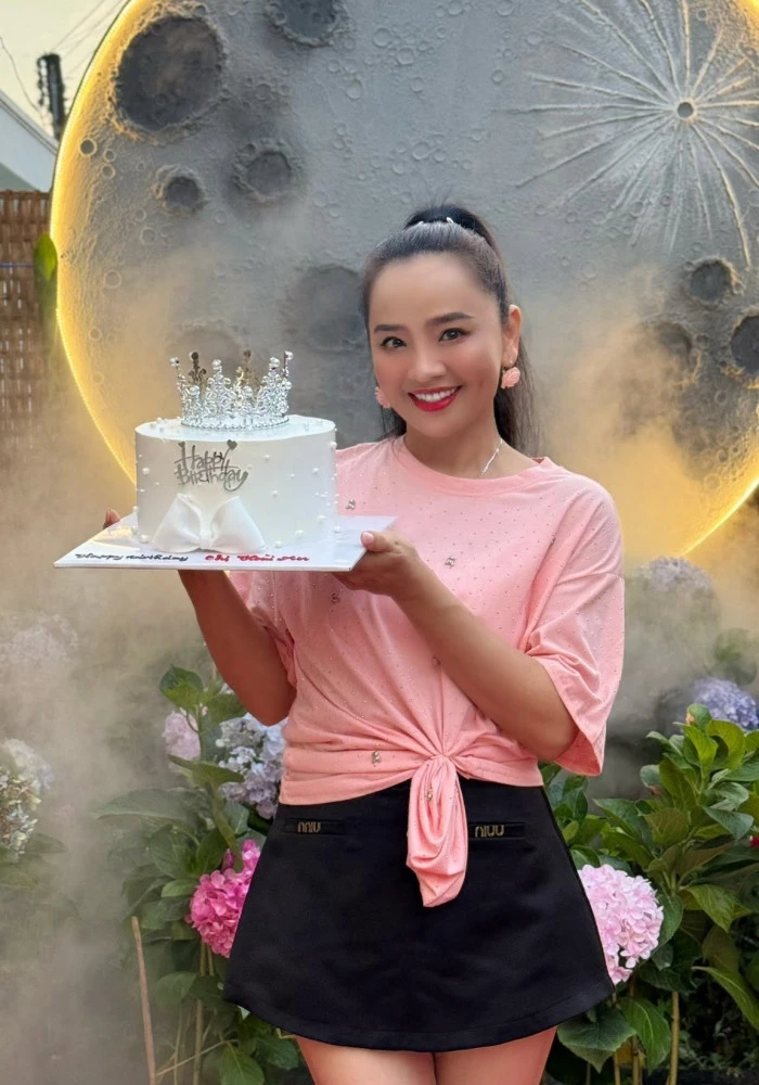 Hoài An 'Người đẹp Tây Đô' tuổi 52 nặng gánh, chưa yêu dù nhiều người theo đuổi Hoài An 'Người đẹp Tây Đô' tuổi 52 nặng gánh, chưa yêu dù nhiều người theo đuổi
