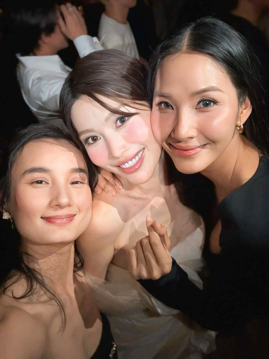 Hoàng Thuỳ làm lành với TyhD Thùy Dương sau 5 năm cạch mặt, chỉ 1 nhân vật mãi căng thẳng? Hoàng Thuỳ làm lành với TyhD Thùy Dương sau 5 năm cạch mặt, chỉ 1 nhân vật mãi căng thẳng?
