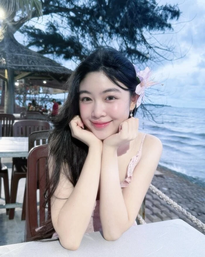 Hôm nay là ngày đặc biệt của Lọ Lem, MC Quyền Linh đã nói điều gì với con gái diệu? Hôm nay là ngày đặc biệt của Lọ Lem, MC Quyền Linh đã nói điều gì với con gái diệu?