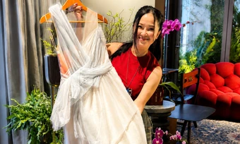 Hồng Nhung đấu giá váy ủng hộ bệnh nhân ung thư vú