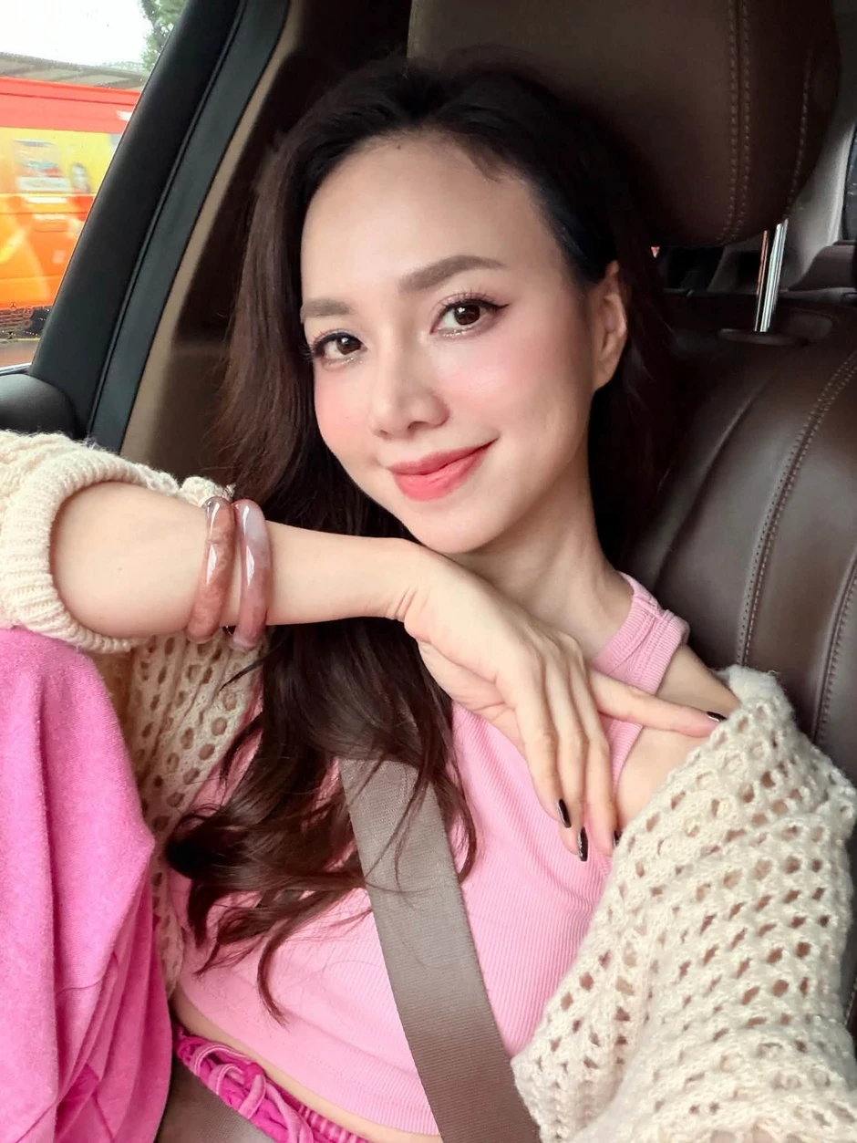 Hồng Vân nói lời gan ruột gửi chồng Lê Tuấn Anh, Hồ Ngọc Hà diện hàng hiệu dạo phố Hồng Vân nói lời gan ruột gửi chồng Lê Tuấn Anh, Hồ Ngọc Hà diện hàng hiệu dạo phố