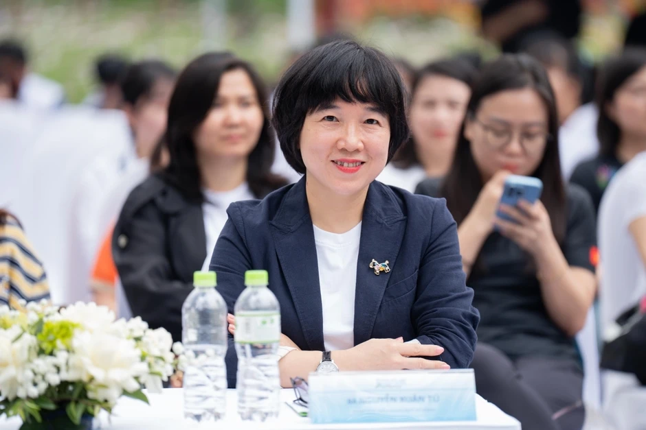 Hứa Kim Tuyền c&ugrave;ng d&agrave;n kh&aacute;ch mời ph&aacute;t động giải chạy 'Run For Rare Kids'