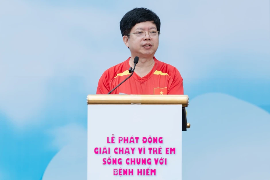 Hứa Kim Tuyền c&ugrave;ng d&agrave;n kh&aacute;ch mời ph&aacute;t động giải chạy 'Run For Rare Kids'