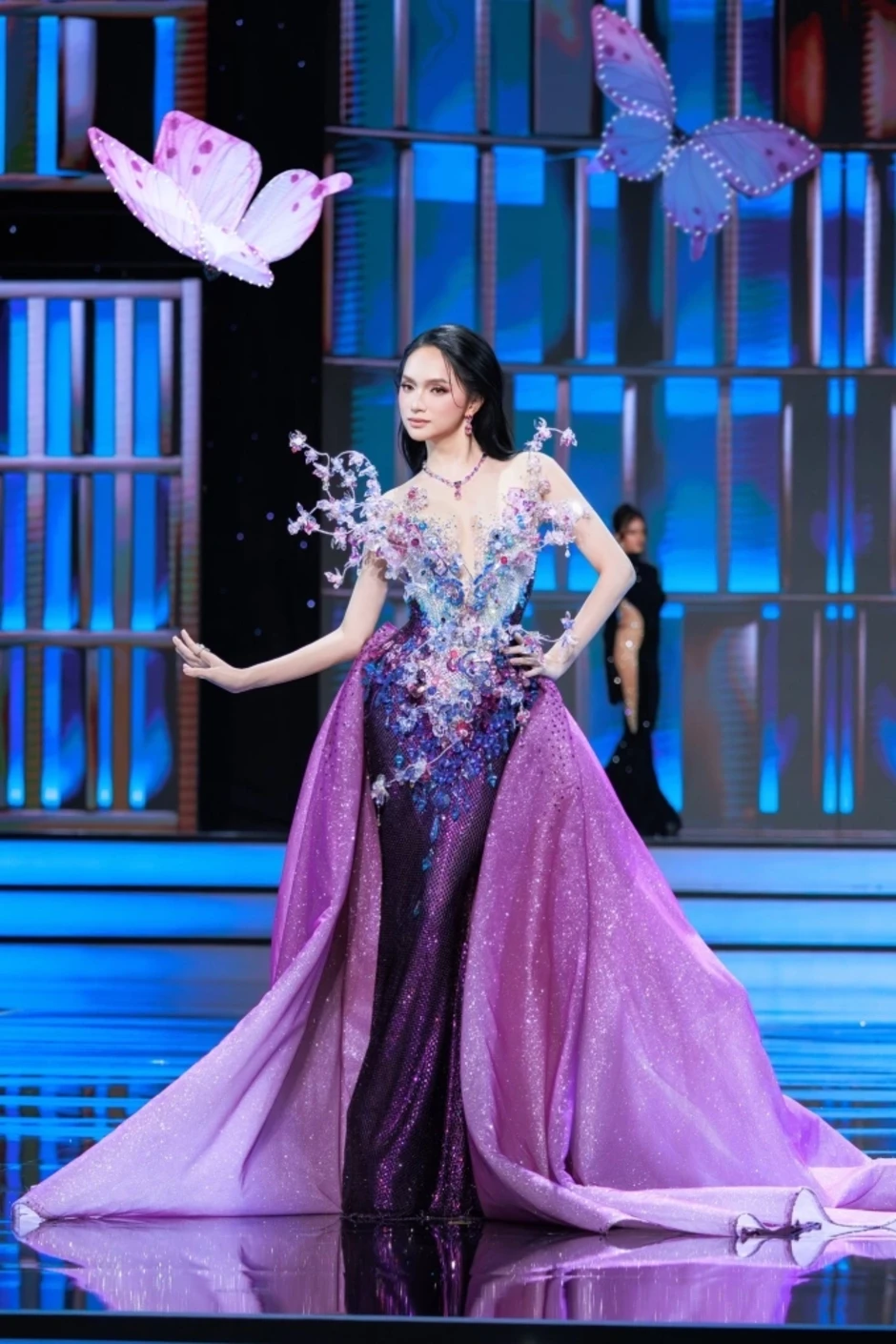 Hương Giang tung nhiều 'chiêu' tại Miss Grand All Stars Hương Giang tung nhiều 'chiêu' tại Miss Grand All Stars