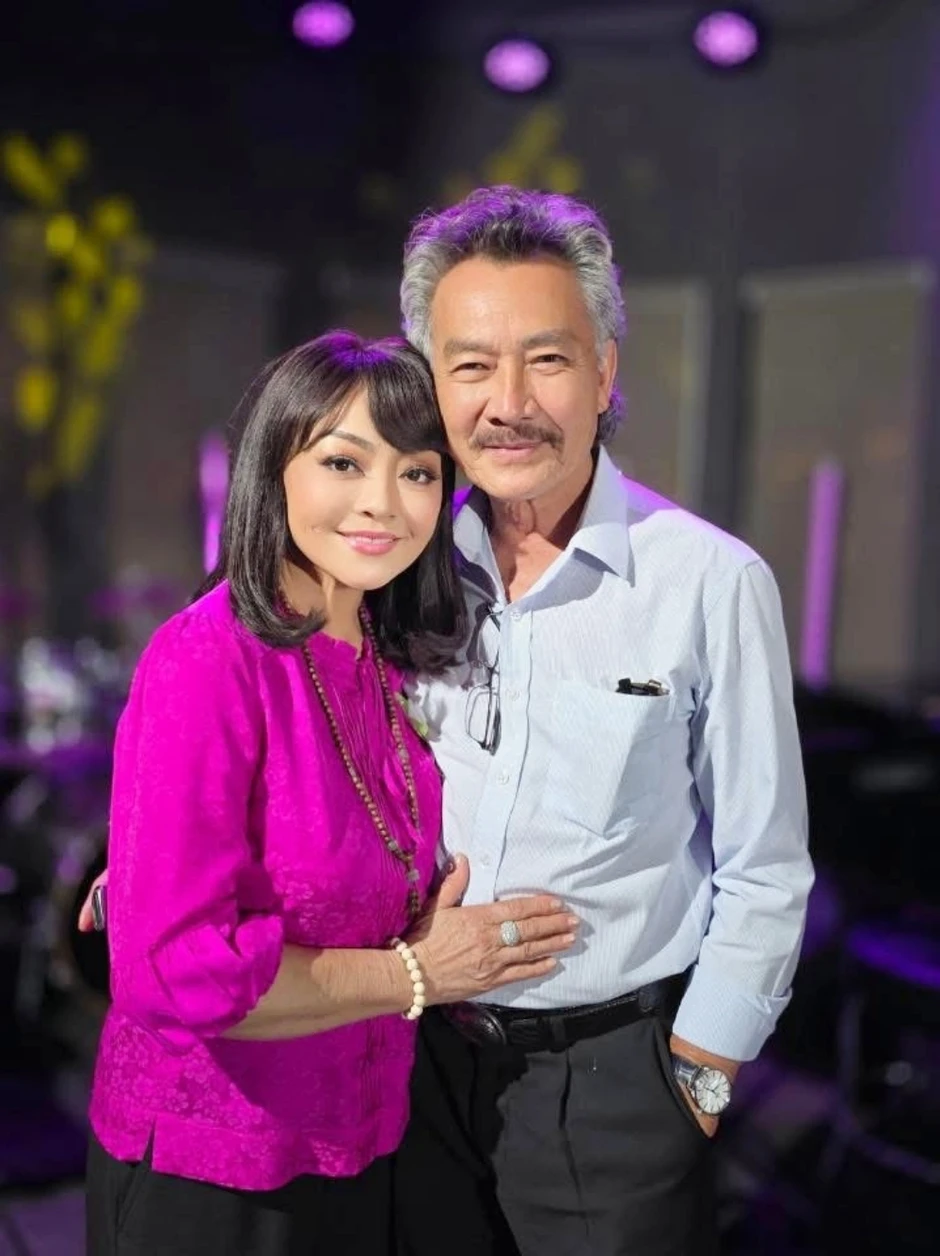 Hương Lan: 'Chồng là trụ cột đời tôi' Hương Lan: 'Chồng là trụ cột đời tôi'