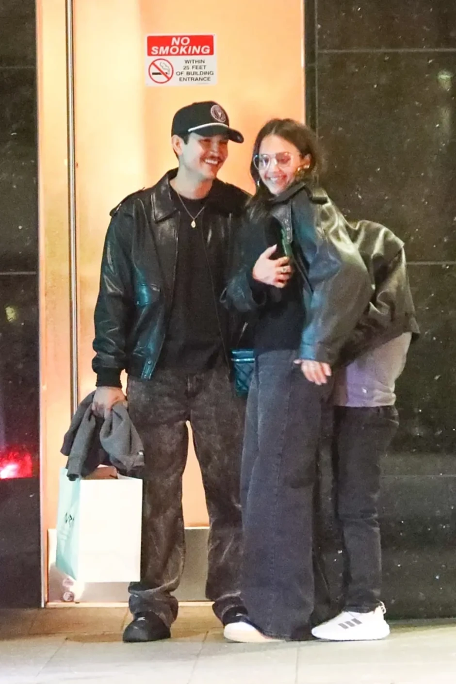 Jessica Alba dắt con trai út khi đi hẹn hò Jessica Alba dắt con trai út khi đi hẹn hò