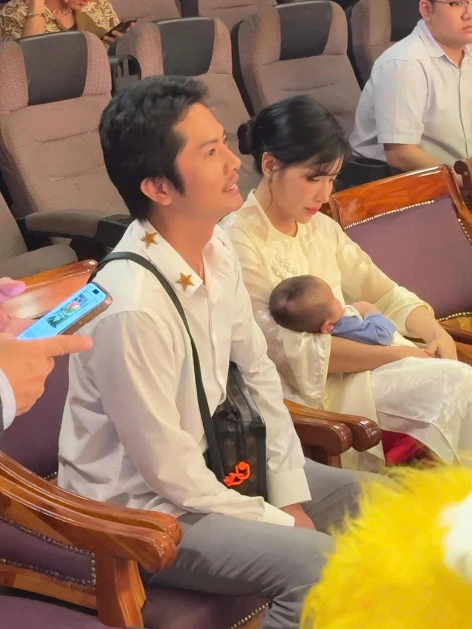 Khả Như vướng nghi vấn đang mang thai Khả Như vướng nghi vấn đang mang thai
