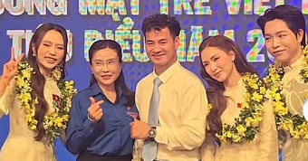 Khoảnh khắc "chiếm spotlight": Hòa Minzy - Đức Phúc - Phương Mỹ Chi đáng yêu bên Cục trưởng Xuân Bắc