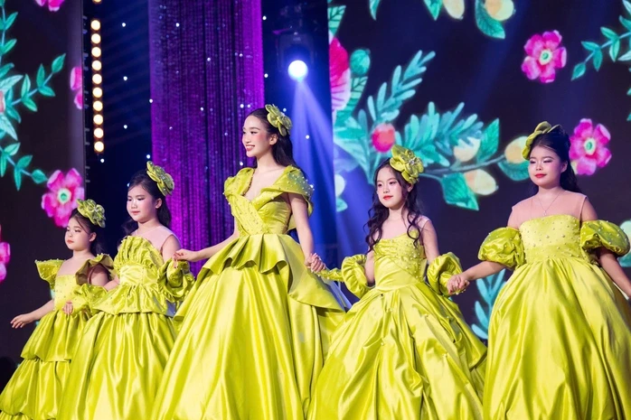 Khởi động chuỗi hoạt động nghệ thuật thời trang Khởi động chuỗi hoạt động nghệ thuật thời trang