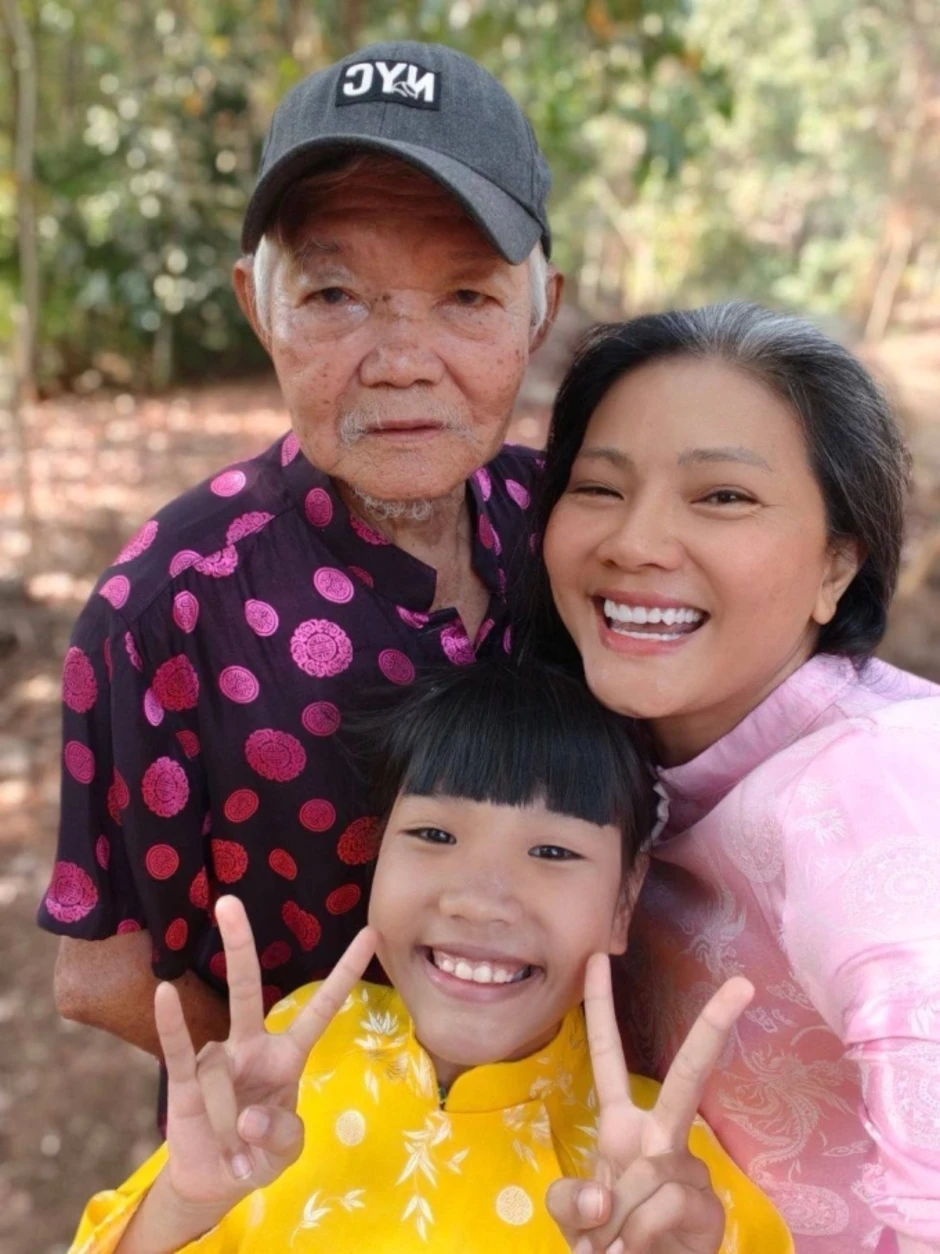 Kiều Trinh: 'Tôi tiết kiệm từng đồng để nuôi con' Kiều Trinh: 'Tôi tiết kiệm từng đồng để nuôi con'