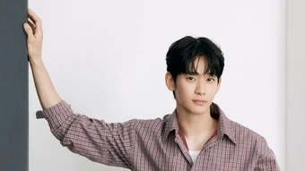 Kim Soo Hyun lộ diện sau scandal
