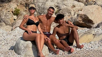 Kỳ nghỉ của Ronaldo và vợ sắp cưới - Báo TinVina