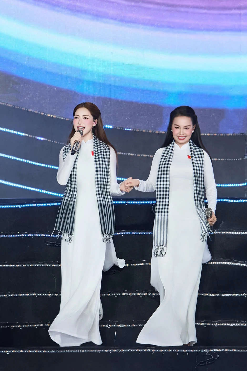 Lãnh Thanh gặp chỉ trích vì phát ngôn: "Thiếu gì cây lúa đã chín mà bông vẫn ngẩng đầu" Lãnh Thanh gặp chỉ trích vì phát ngôn: "Thiếu gì cây lúa đã chín mà bông vẫn ngẩng đầu"