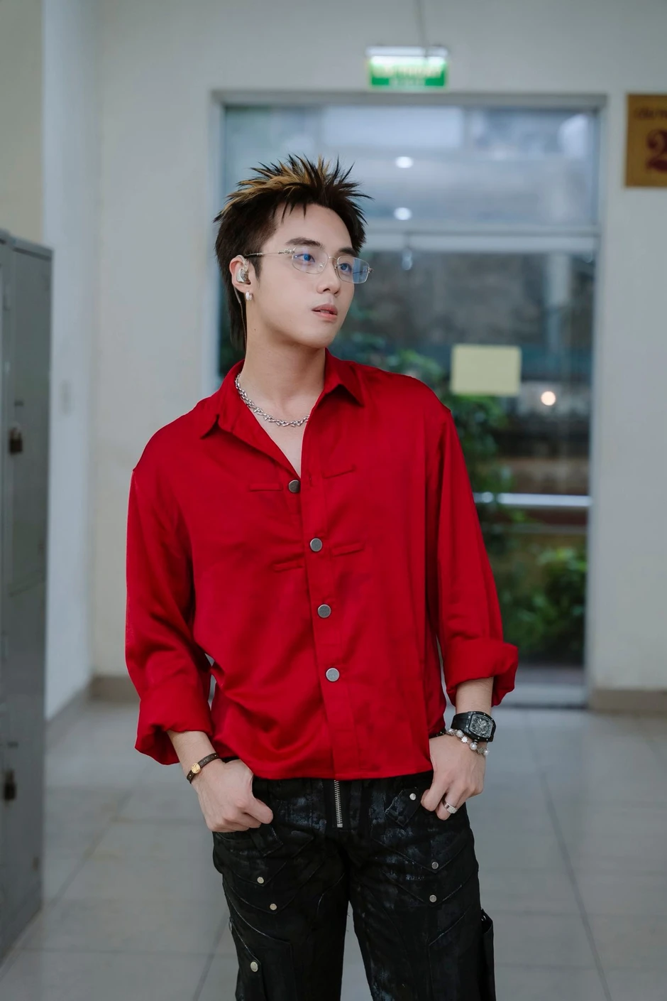Loạt chi tiết bất thường trong "bức ảnh AI" vụ nghi Hải Đăng Doo dùng bóng cười tại khách sạn Loạt chi tiết bất thường trong "bức ảnh AI" vụ nghi Hải Đăng Doo dùng bóng cười tại khách sạn
