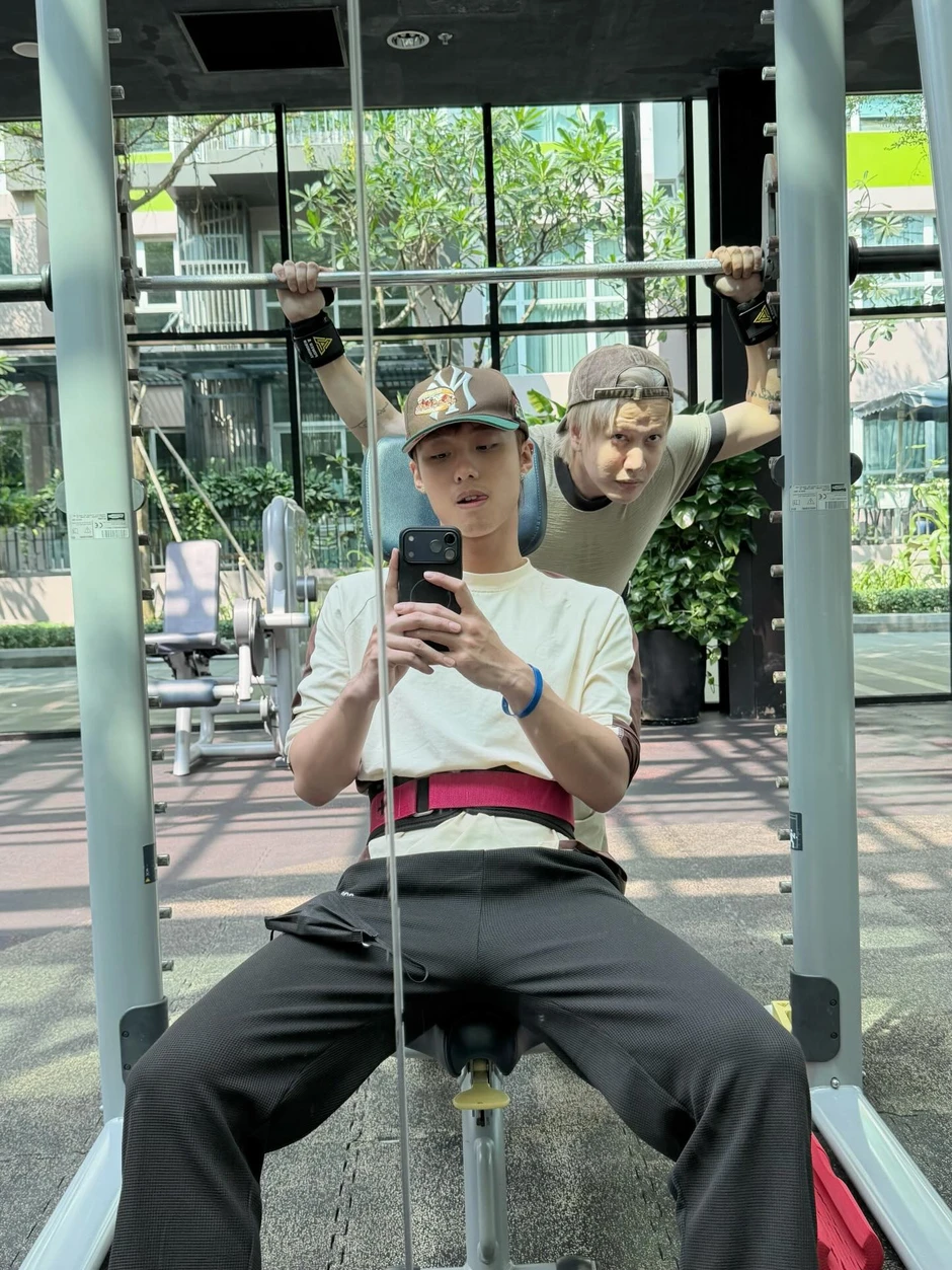 Loạt chi tiết bất thường trong "bức ảnh AI" vụ nghi Hải Đăng Doo dùng bóng cười tại khách sạn Loạt chi tiết bất thường trong "bức ảnh AI" vụ nghi Hải Đăng Doo dùng bóng cười tại khách sạn