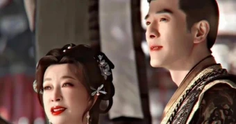 Lưu Hiểu Khánh gây sốc khi hôn nam diễn viên kém gần 50 tuổi