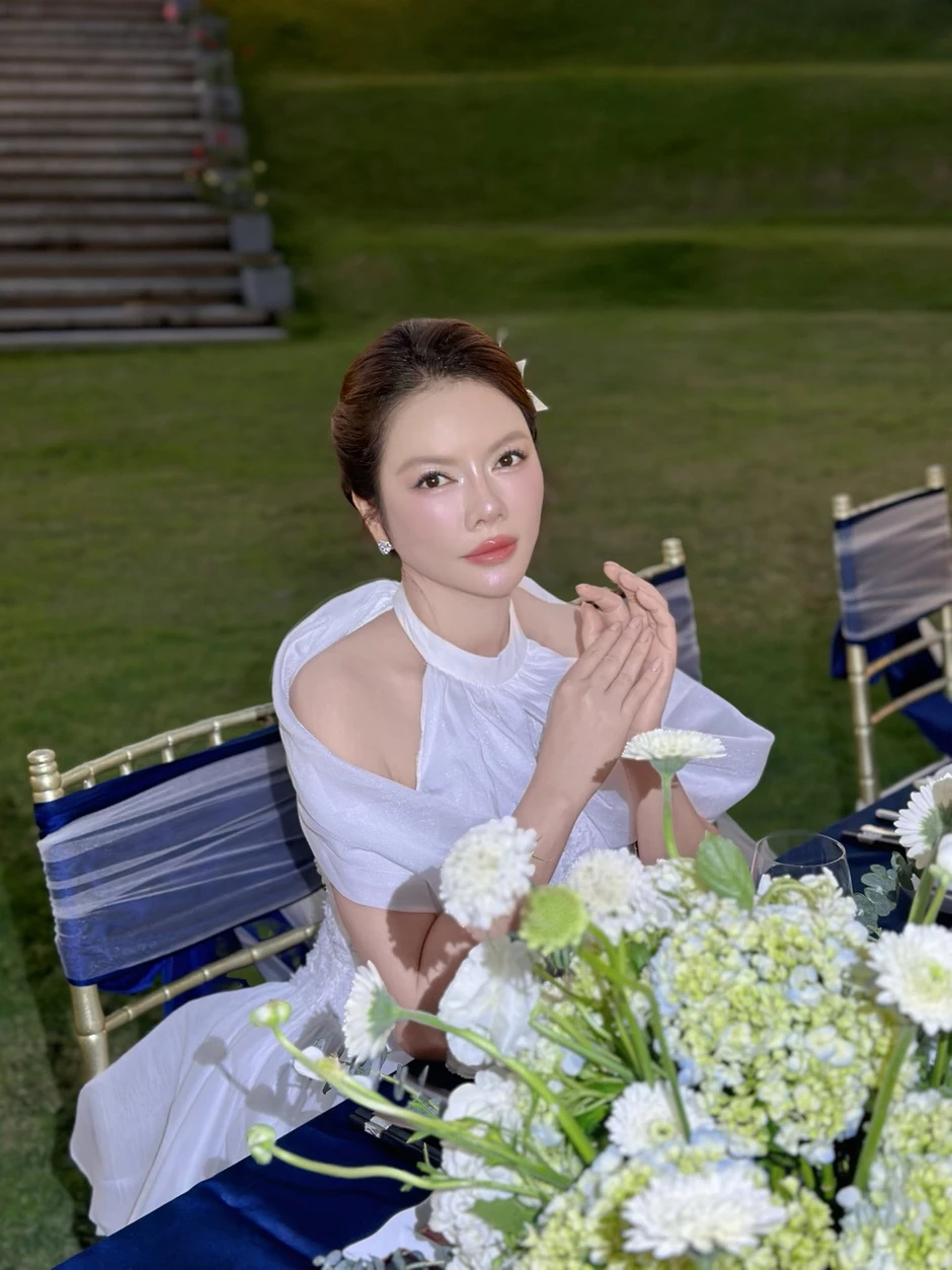 Lý Nhã Kỳ sở hữu 5 két kim cương, "cung điện" xa hoa