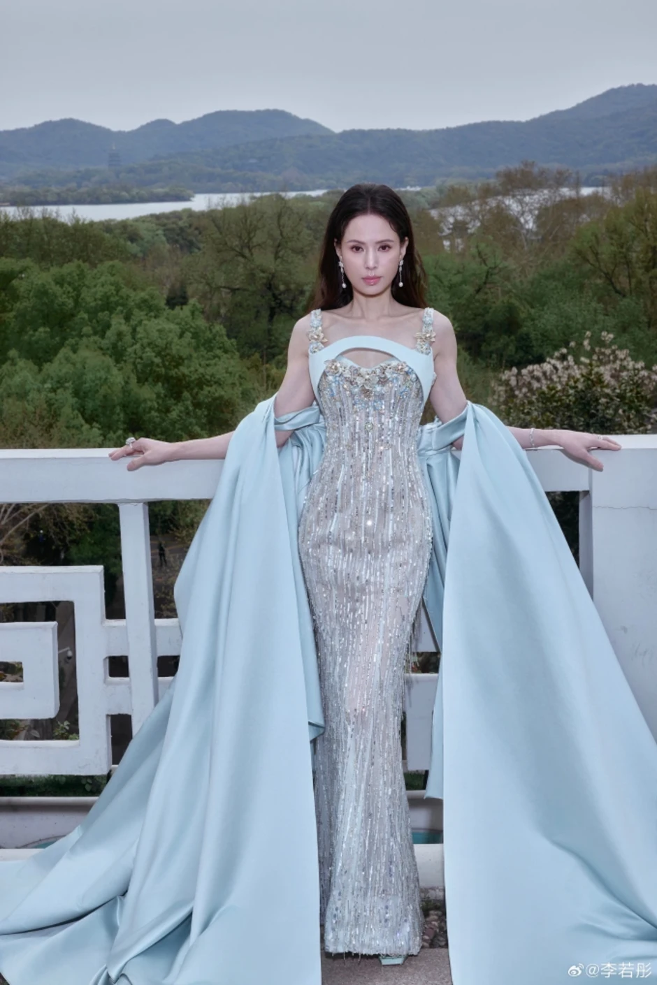 Lý Nhược Đồng xin lỗi vì bán hàng sai sự thật