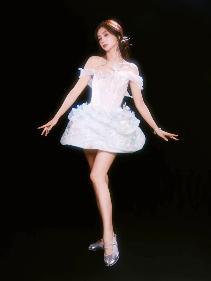 Mỹ nhân Angelababy đẹp vô thực với đầm Việt Mỹ nhân Angelababy đẹp vô thực với đầm Việt