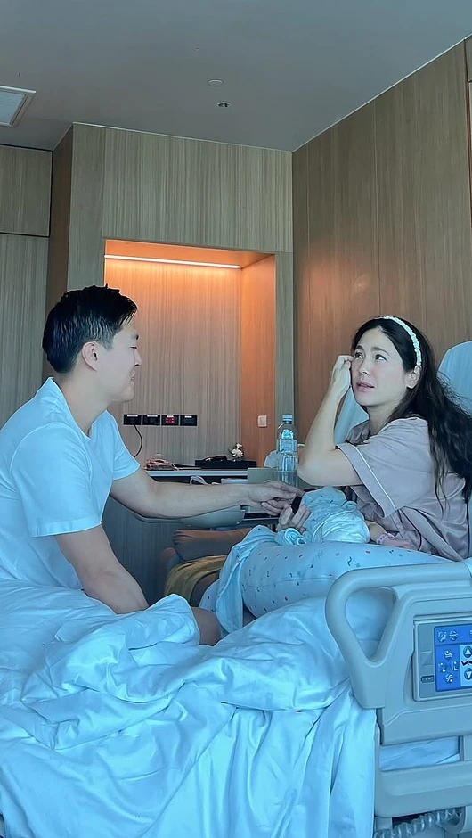 Mỹ nh&acirc;n Th&aacute;i c&ugrave;ng chồng con nghỉ dưỡng ở Nha Trang