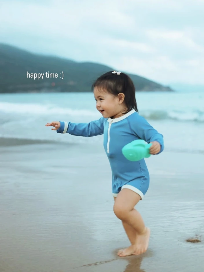 Mỹ nh&acirc;n Th&aacute;i c&ugrave;ng chồng con nghỉ dưỡng ở Nha Trang