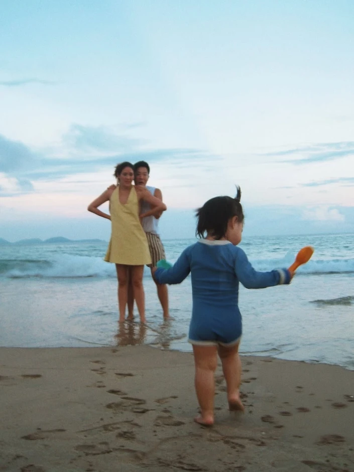 Mỹ nh&acirc;n Th&aacute;i c&ugrave;ng chồng con nghỉ dưỡng ở Nha Trang