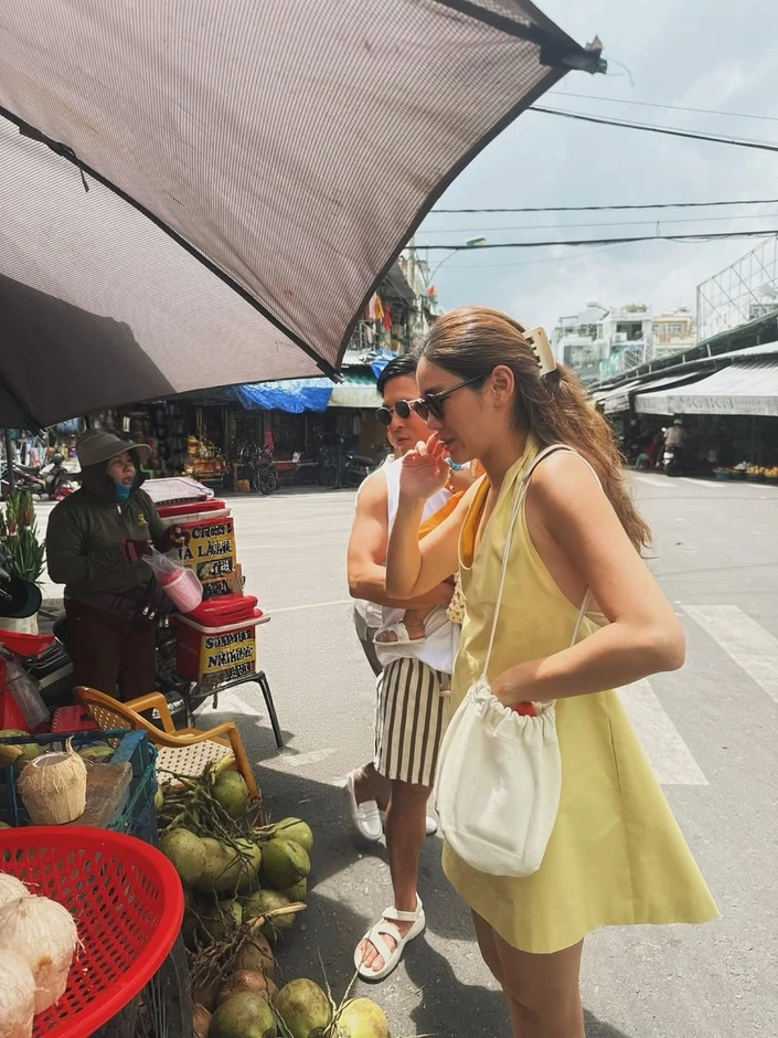 Mỹ nh&acirc;n Th&aacute;i c&ugrave;ng chồng con nghỉ dưỡng ở Nha Trang