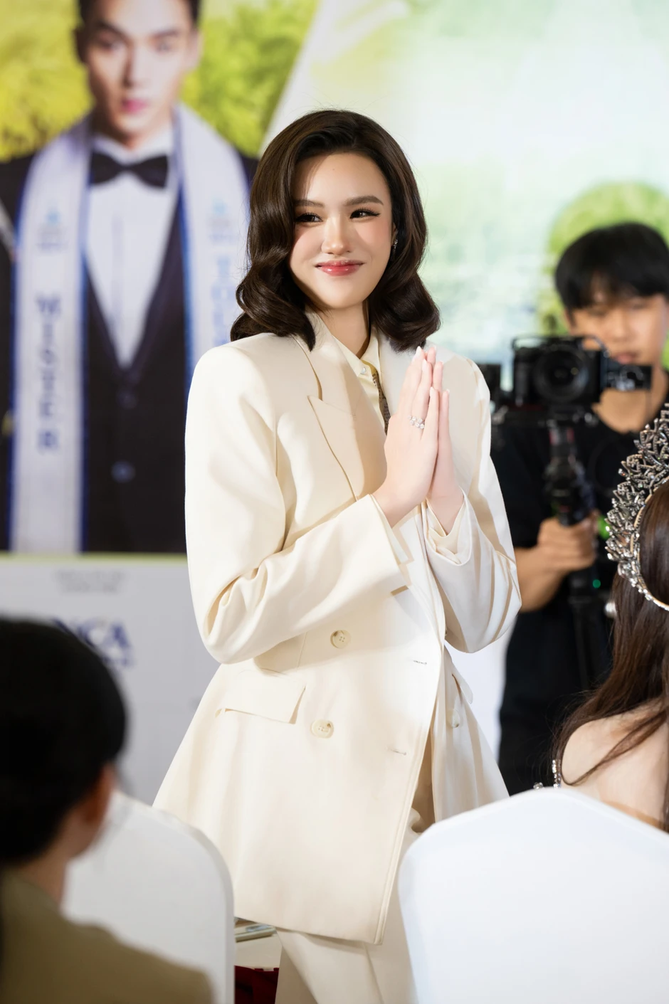 Mỹ nhân Vbiz lên tiếng trước tin đồn sẽ là đại diện Việt Nam tại Miss Universe Mỹ nhân Vbiz lên tiếng trước tin đồn sẽ là đại diện Việt Nam tại Miss Universe