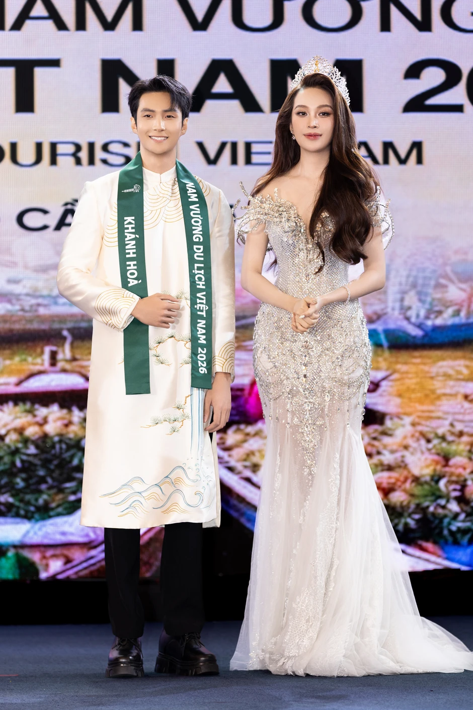 Mỹ nhân Vbiz lên tiếng trước tin đồn sẽ là đại diện Việt Nam tại Miss Universe Mỹ nhân Vbiz lên tiếng trước tin đồn sẽ là đại diện Việt Nam tại Miss Universe