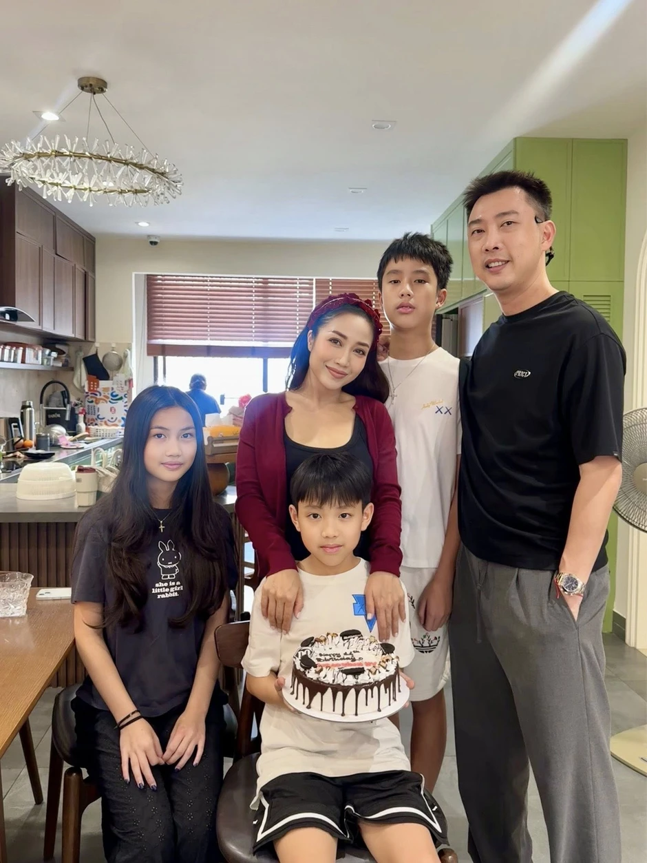 Mỹ nhân Việt hot ầm ầm cõi mạng vì clip mắng chồng 3 phút liên tục Mỹ nhân Việt hot ầm ầm cõi mạng vì clip mắng chồng 3 phút liên tục