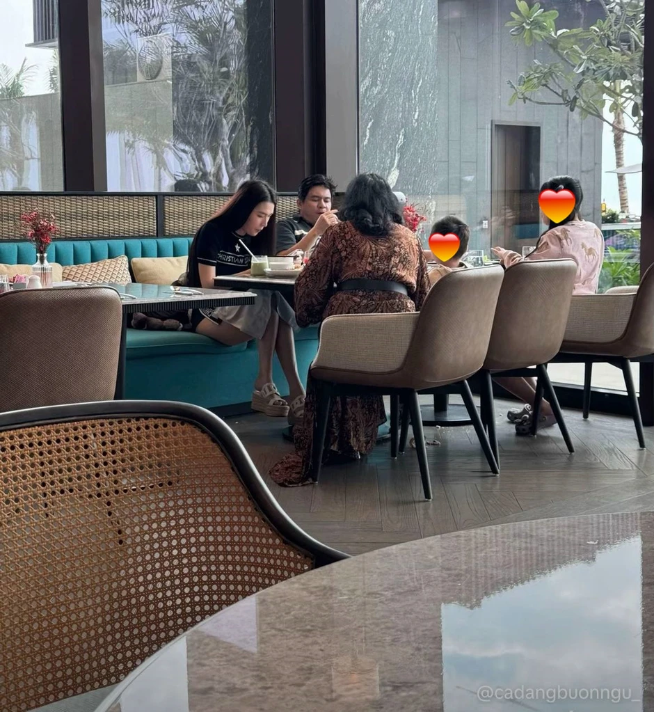 Mỹ nhân Việt vừa công khai có con trai 3 tuổi với bác sĩ thẩm mỹ nổi tiếng Mỹ nhân Việt vừa công khai có con trai 3 tuổi với bác sĩ thẩm mỹ nổi tiếng