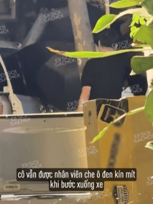 Ma Ran Đô thoải mái lộ diện, Tăng Thanh Hà quyết che ô đen kín bưng tại tiệc đóng máy Hoàng Hậu Cuối Cùng Ma Ran Đô thoải mái lộ diện, Tăng Thanh Hà quyết che ô đen kín bưng tại tiệc đóng máy Hoàng Hậu Cuối Cùng