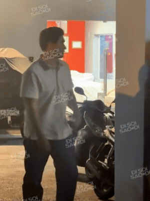 Ma Ran Đô thoải mái lộ diện, Tăng Thanh Hà quyết che ô đen kín bưng tại tiệc đóng máy Hoàng Hậu Cuối Cùng Ma Ran Đô thoải mái lộ diện, Tăng Thanh Hà quyết che ô đen kín bưng tại tiệc đóng máy Hoàng Hậu Cuối Cùng