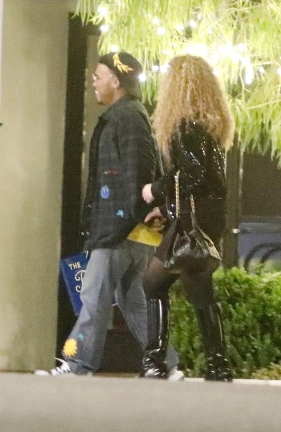 Mariah Carey nắm tay rapper đi xem phim Mariah Carey nắm tay rapper đi xem phim