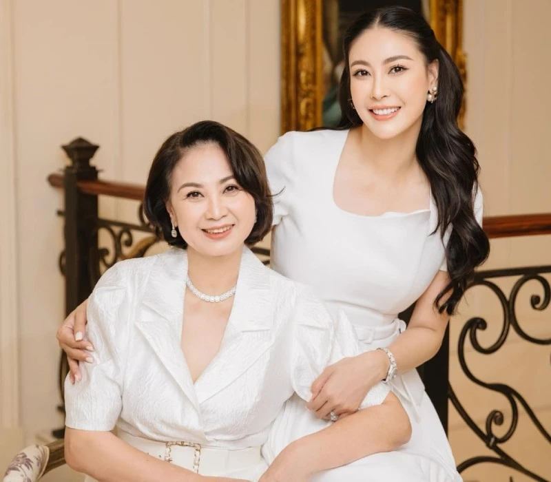 Mâu thuẫn gia đình của sao Việt: Người bị từ mặt, người 30 năm không gặp cha Mâu thuẫn gia đình của sao Việt: Người bị từ mặt, người 30 năm không gặp cha