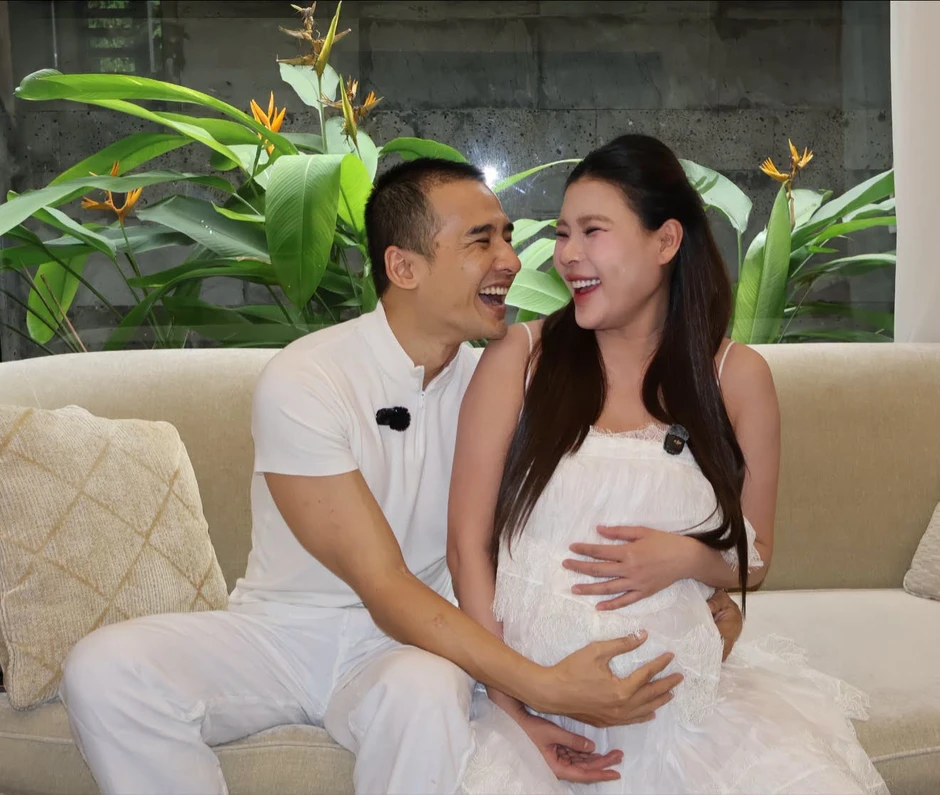 MC Hoài Anh VTV đẹp nền nã, Cục trưởng Xuân Bắc chống ngập giữa đêm