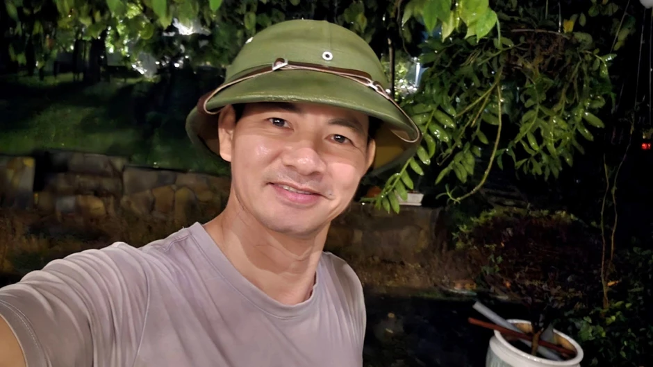 MC Hoài Anh VTV đẹp nền nã, Cục trưởng Xuân Bắc chống ngập giữa đêm