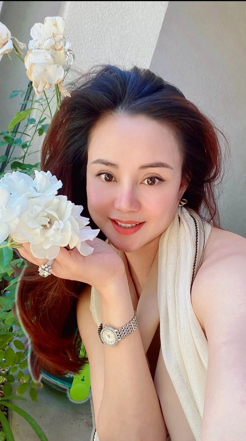 MC Hoài Anh VTV đẹp nền nã, Cục trưởng Xuân Bắc chống ngập giữa đêm