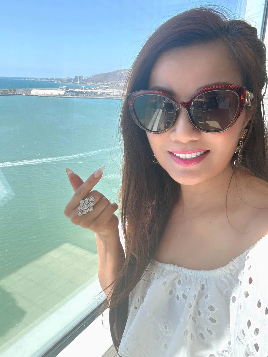 MC Khánh Vy VTV xinh xắn, hoa hậu H'Hen Niê kiệt sức sau hơn 24 tiếng làm việc MC Khánh Vy VTV xinh xắn, hoa hậu H'Hen Niê kiệt sức sau hơn 24 tiếng làm việc