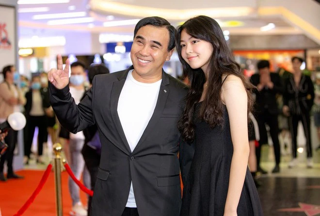 MC Quyền Linh: "Yêu ai là quyền của con, quan trọng là con phải học giỏi để tự lo cho mình!" MC Quyền Linh: "Yêu ai là quyền của con, quan trọng là con phải học giỏi để tự lo cho mình!"