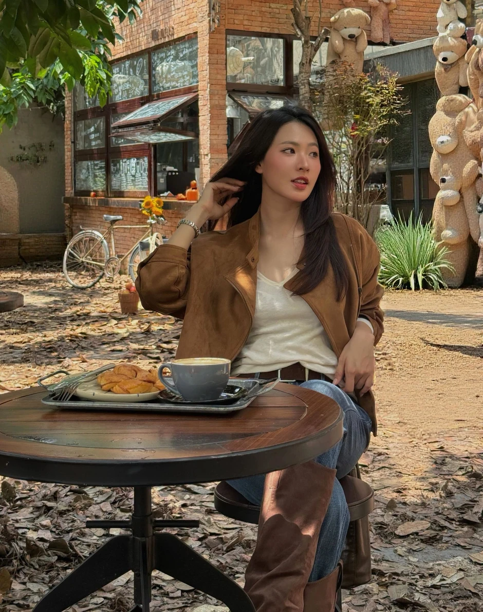 MC Thùy Linh VTV hạnh phúc bên chồng kém 5 tuổi, Siu Black vui hết mình bên bạn bè MC Thùy Linh VTV hạnh phúc bên chồng kém 5 tuổi, Siu Black vui hết mình bên bạn bè
