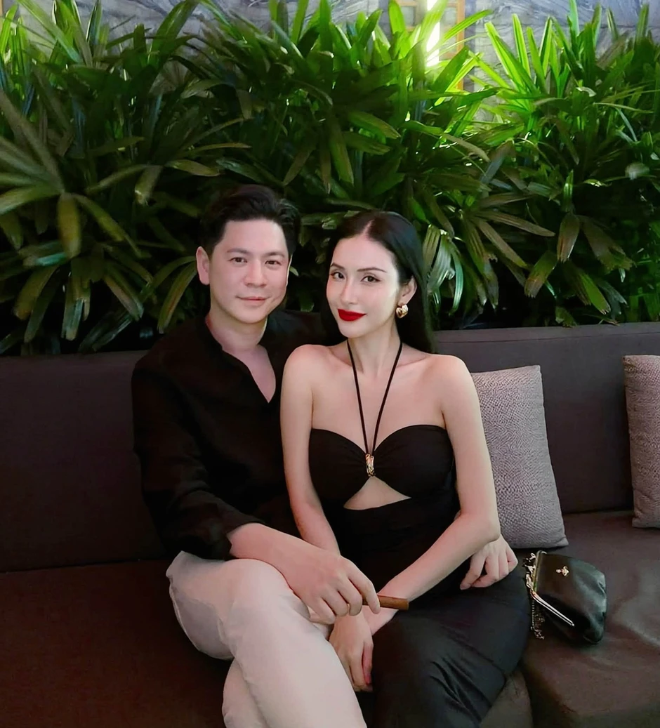MC Thùy Linh VTV hạnh phúc bên chồng kém 5 tuổi, Siu Black vui hết mình bên bạn bè MC Thùy Linh VTV hạnh phúc bên chồng kém 5 tuổi, Siu Black vui hết mình bên bạn bè