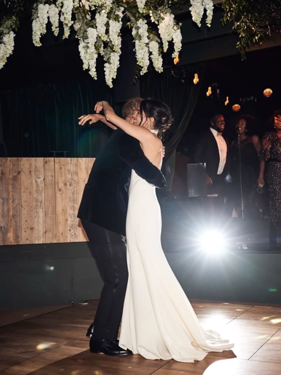 Meghan Markle đăng ảnh cưới chưa từng công bố