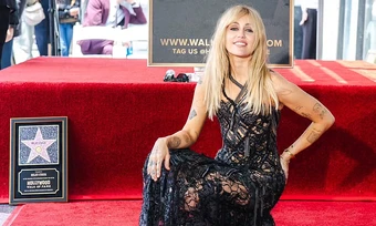 Miley Cyrus nhận sao Đại lộ Danh vọng